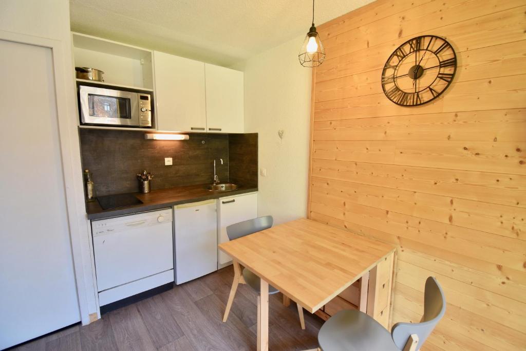 STUDIO CABINE COSY TRES CALME RESIDENCE ALPAGES 2 AU PIED DES PISTES appartement pied des pistes 9