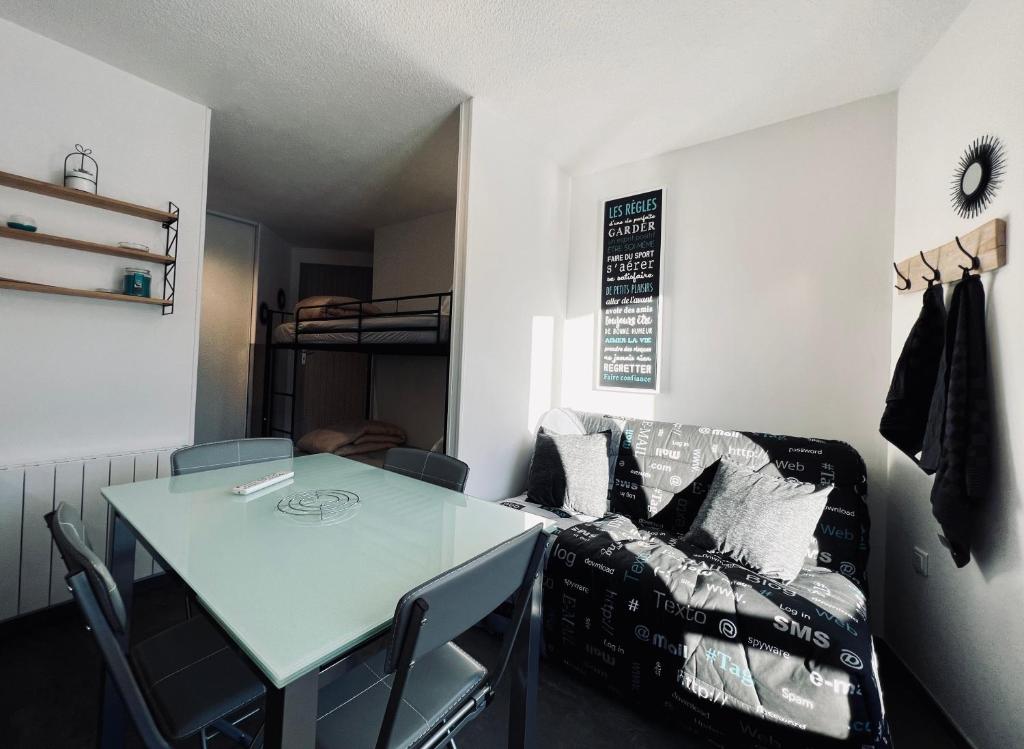 STUDIO CENTRE STATION REFAIT A NEUF 4 PERSONNES appartement pied des pistes 11