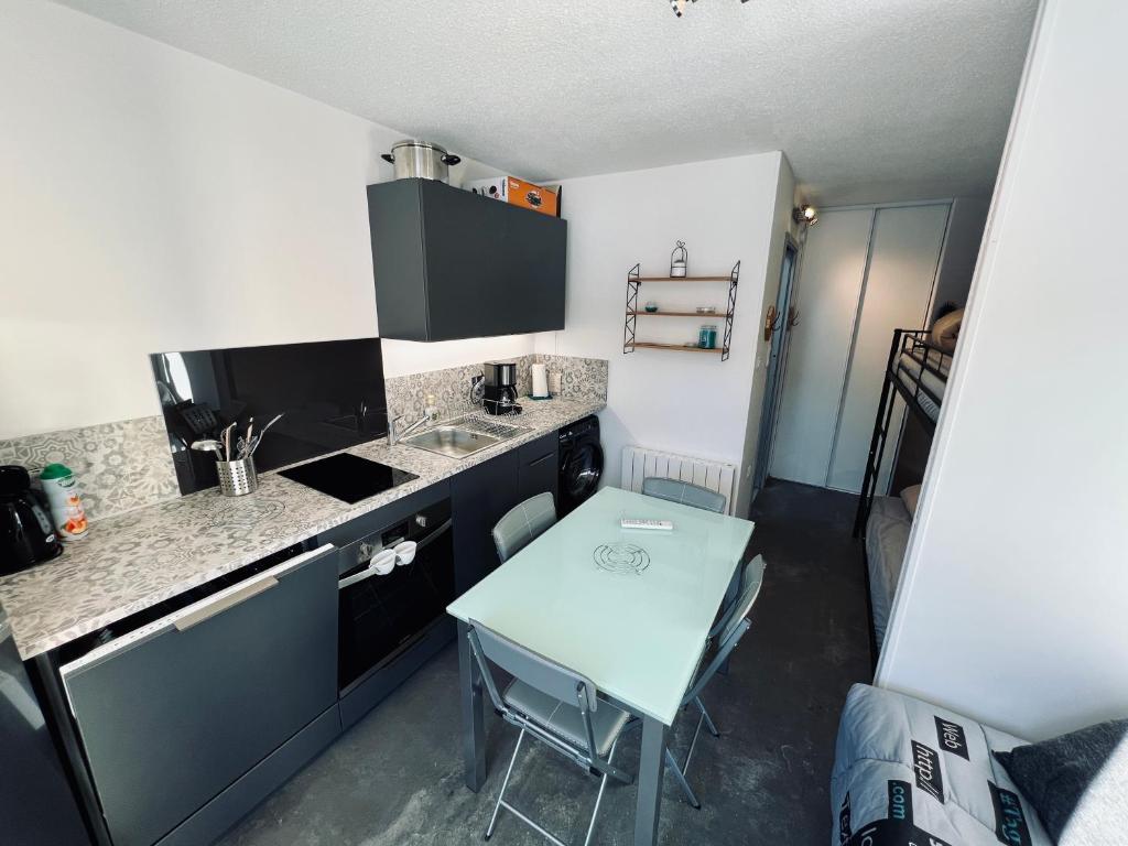 STUDIO CENTRE STATION REFAIT A NEUF 4 PERSONNES appartement pied des pistes 9
