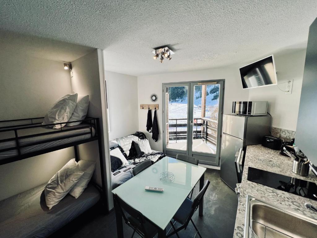 STUDIO CENTRE STATION REFAIT A NEUF 4 PERSONNES appartement pied des pistes