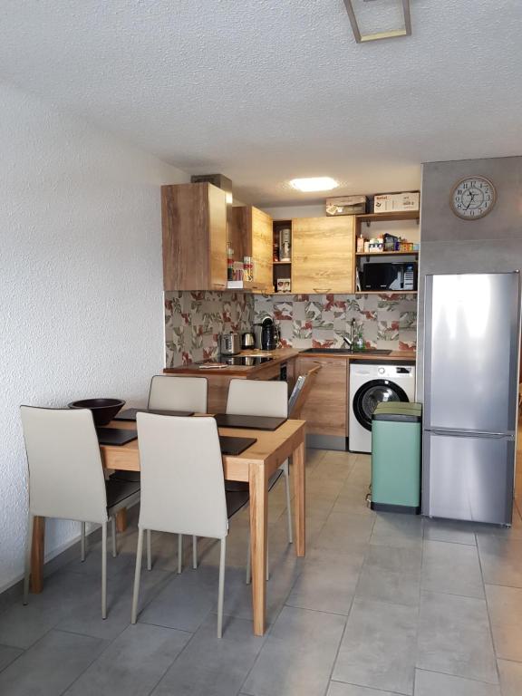 SUPERBE APPARTEMENT T2 3 ETOILES 40m2 PIED DES PISTES VUE SUR LE LAC appartement pied des pistes 3