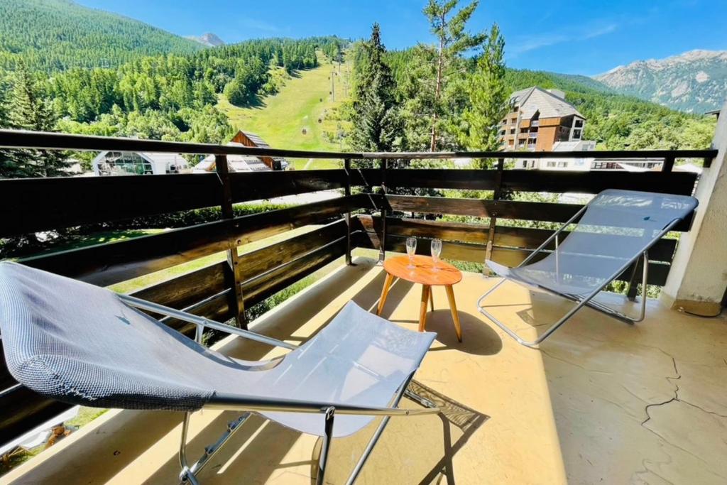 Serre ChevalierStudio Terrace next to ski slopes appartement pied des pistes 11