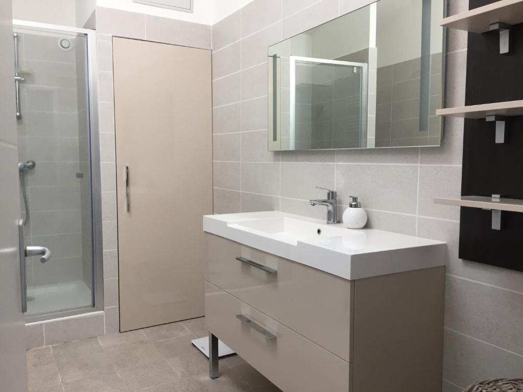 Ski 3 Vallees a 80m telecabine de lOlympe appt 50m2 3etoiles appartement pied des pistes 2