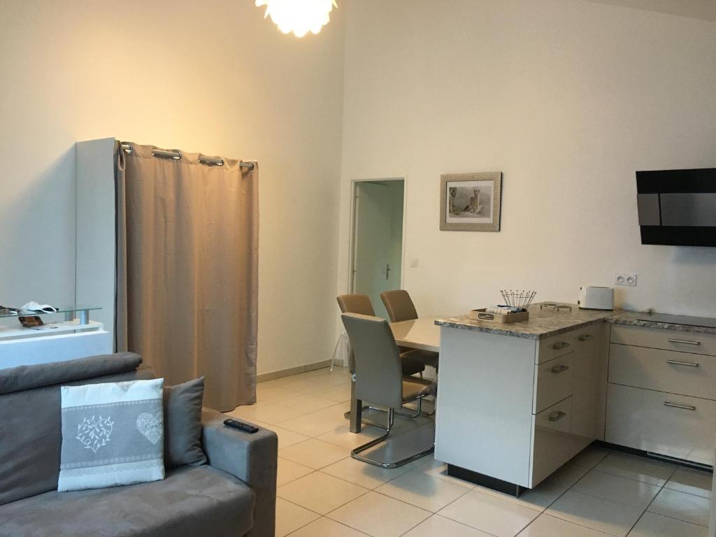 Ski 3 Vallees a 80m telecabine de lOlympe appt 50m2 3etoiles appartement pied des pistes 4
