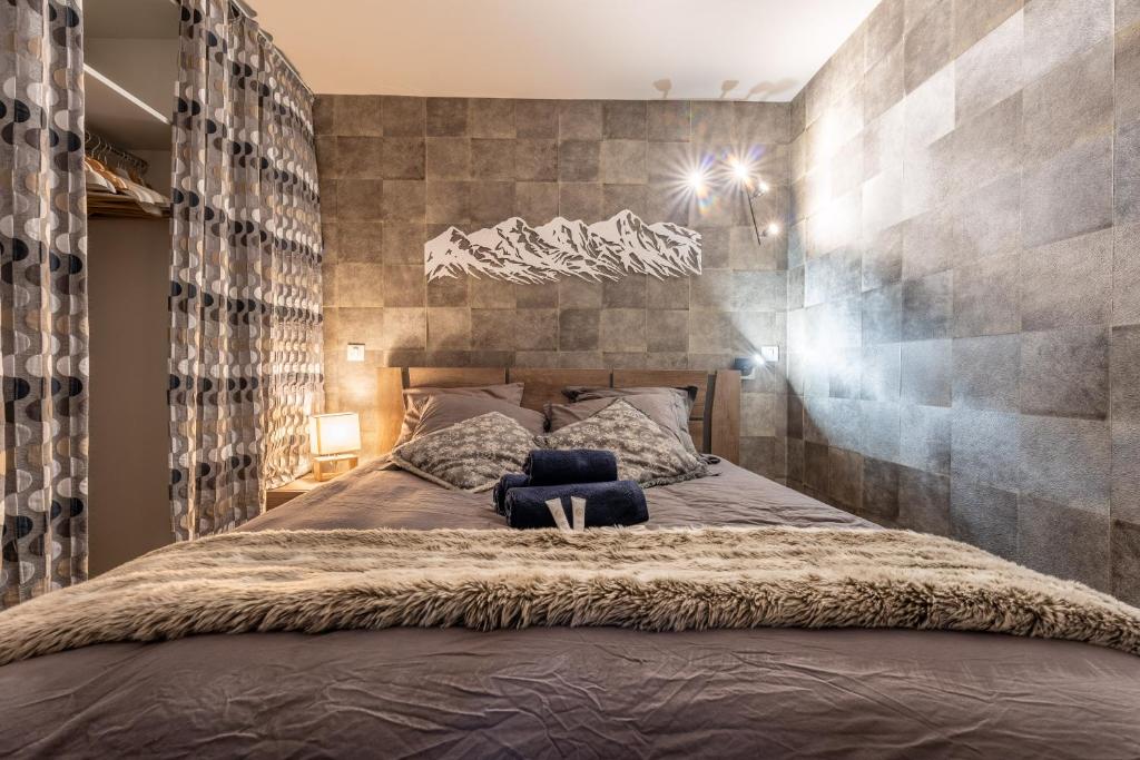Ski In Out Heart of Val Thorens Spacious 8 Guests Apartment WiFi 303 appartement pied des pistes 11