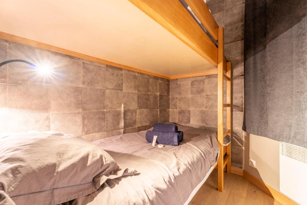 Ski In Out Heart of Val Thorens Spacious 8 Guests Apartment WiFi 303 appartement pied des pistes 12