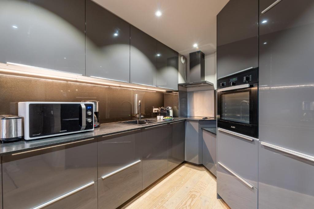 Ski In Out Heart of Val Thorens Spacious 8 Guests Apartment WiFi 303 appartement pied des pistes 13