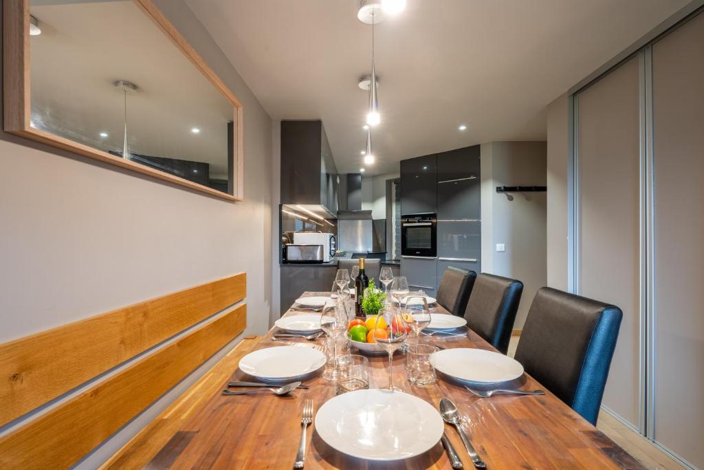 Ski In Out Heart of Val Thorens Spacious 8 Guests Apartment WiFi 303 appartement pied des pistes 16