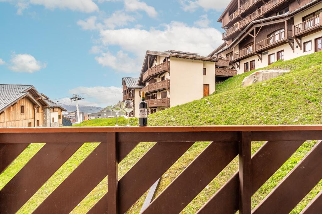 Ski In Out Heart of Val Thorens Spacious 8 Guests Apartment WiFi 303 appartement pied des pistes 19