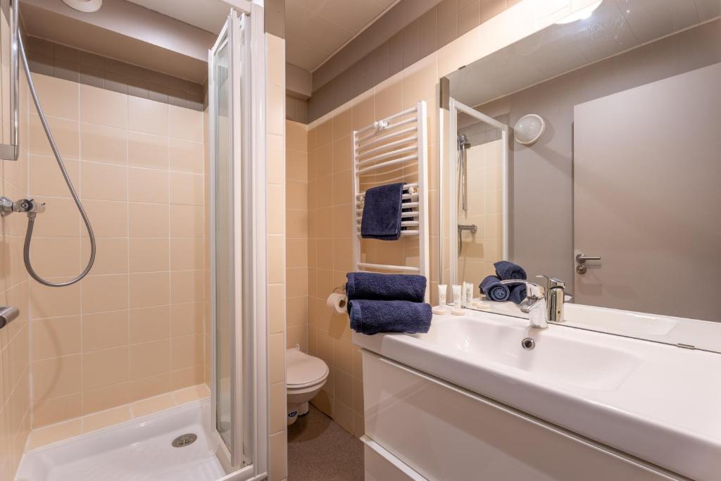 Ski In Out Heart of Val Thorens Spacious 8 Guests Apartment WiFi 303 appartement pied des pistes 2