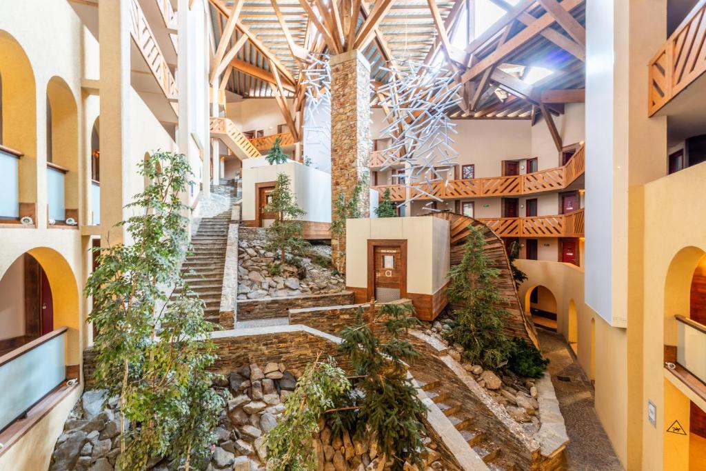 Ski In Out Heart of Val Thorens Spacious 8 Guests Apartment WiFi 303 appartement pied des pistes 5