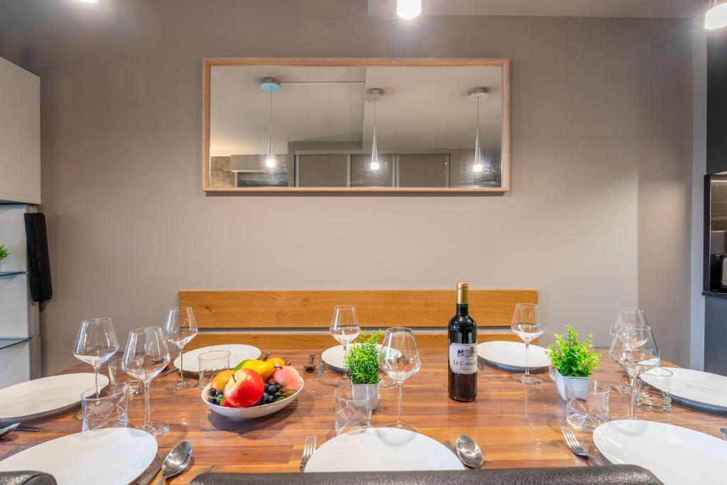 Ski In Out Heart of Val Thorens Spacious 8 Guests Apartment WiFi 303 appartement pied des pistes 9