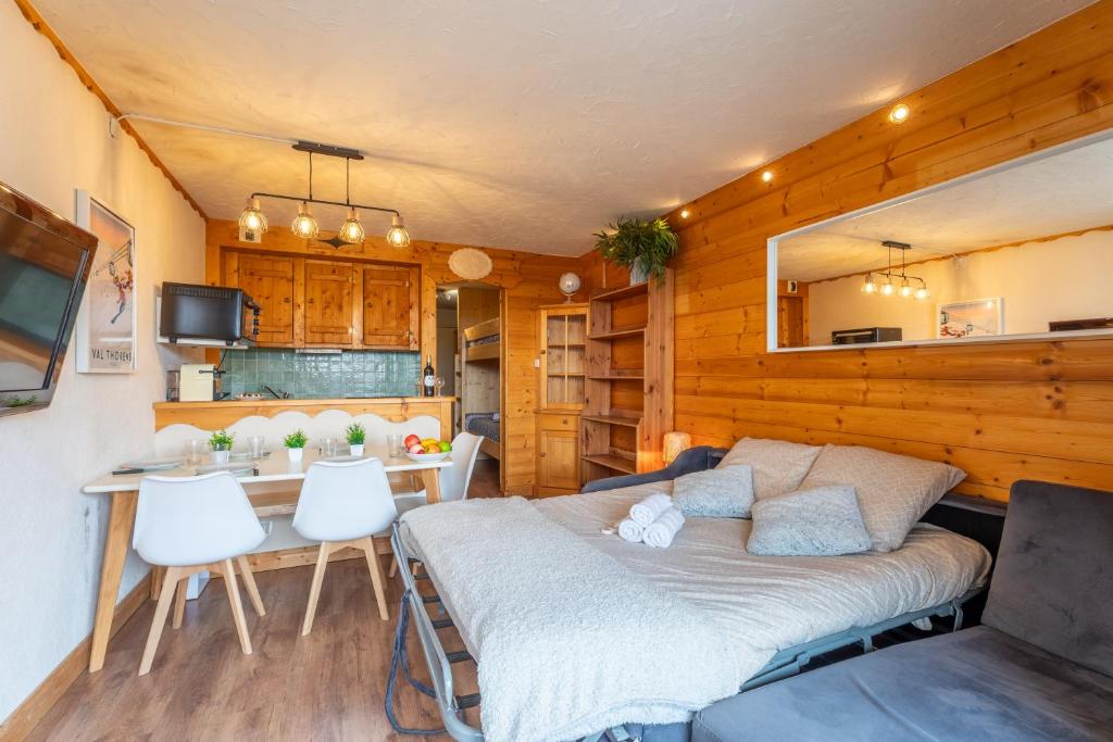 Ski In Out Heart of Val Thorens Warm Hearted Apartment WiFi 165 appartement pied des pistes 7