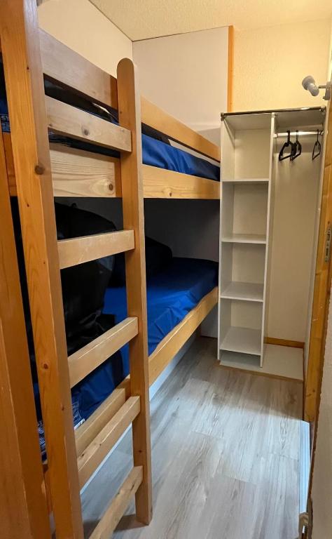 Ski Piau Engaly balcon vue sur montagne pied pistes proche commerces appartement pied des pistes 1