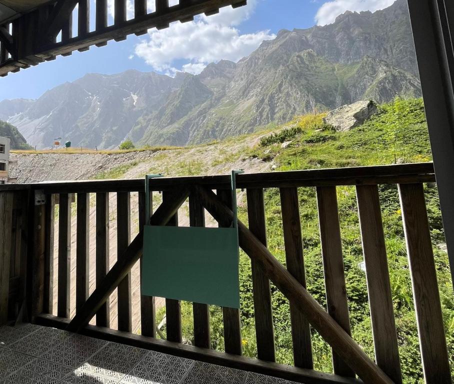 Ski Piau Engaly balcon vue sur montagne pied pistes proche commerces appartement pied des pistes 6