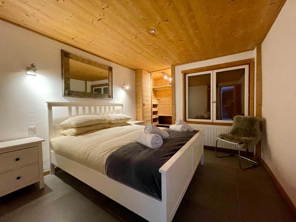 Ski in Ski out Spacious Stylish Apartment for 8 in the heart of Lavachet appartement pied des pistes 1
