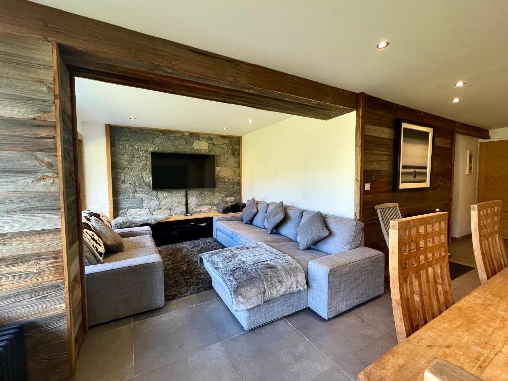 Ski in Ski out Spacious Stylish Apartment for 8 in the heart of Lavachet appartement pied des pistes 12