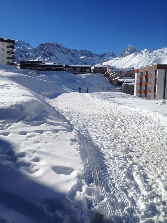 Ski in Ski out Spacious Stylish Apartment for 8 in the heart of Lavachet appartement pied des pistes 15
