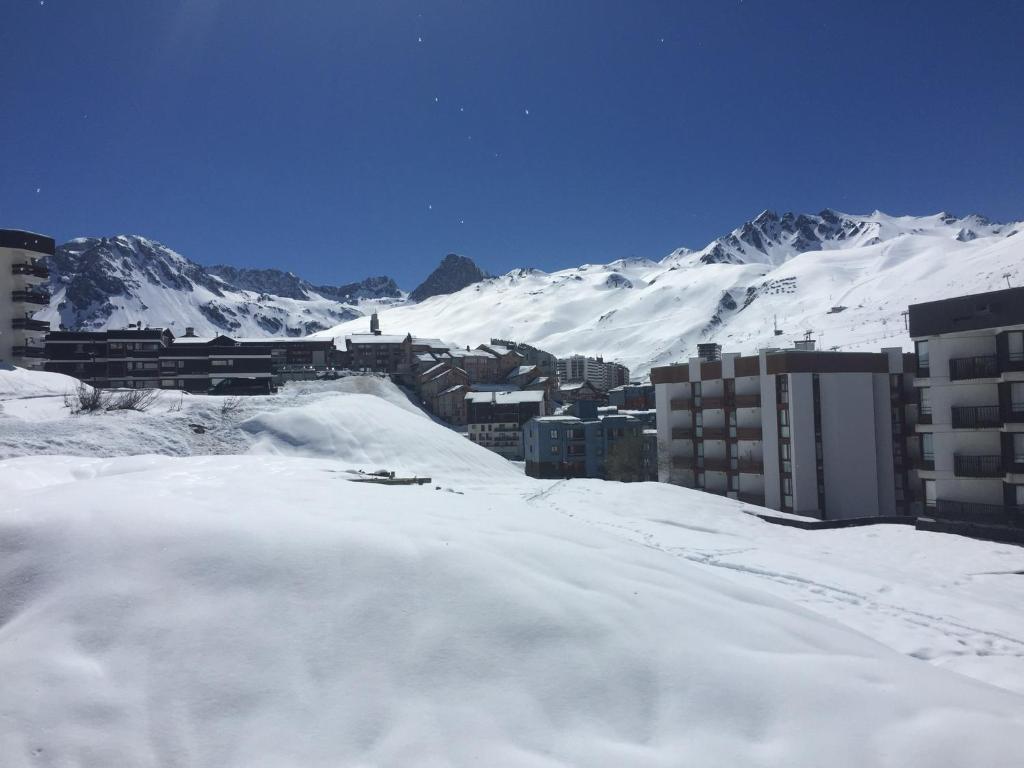 Ski in Ski out Spacious Stylish Apartment for 8 in the heart of Lavachet appartement pied des pistes 16