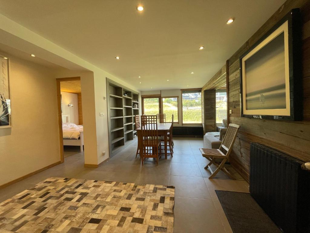 Ski in Ski out Spacious Stylish Apartment for 8 in the heart of Lavachet appartement pied des pistes 19
