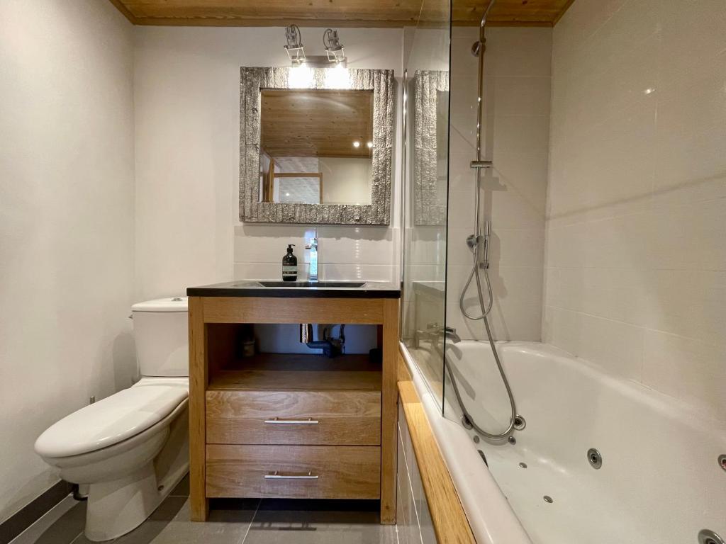Ski in Ski out Spacious Stylish Apartment for 8 in the heart of Lavachet appartement pied des pistes 2