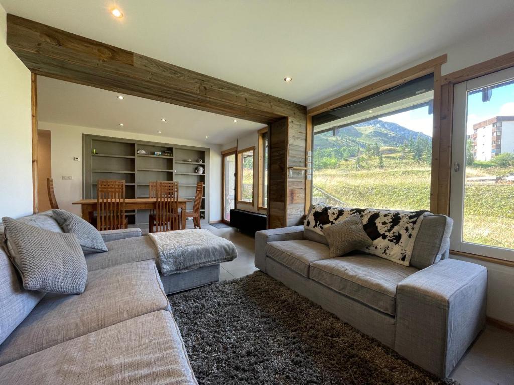 Ski in Ski out Spacious Stylish Apartment for 8 in the heart of Lavachet appartement pied des pistes 5