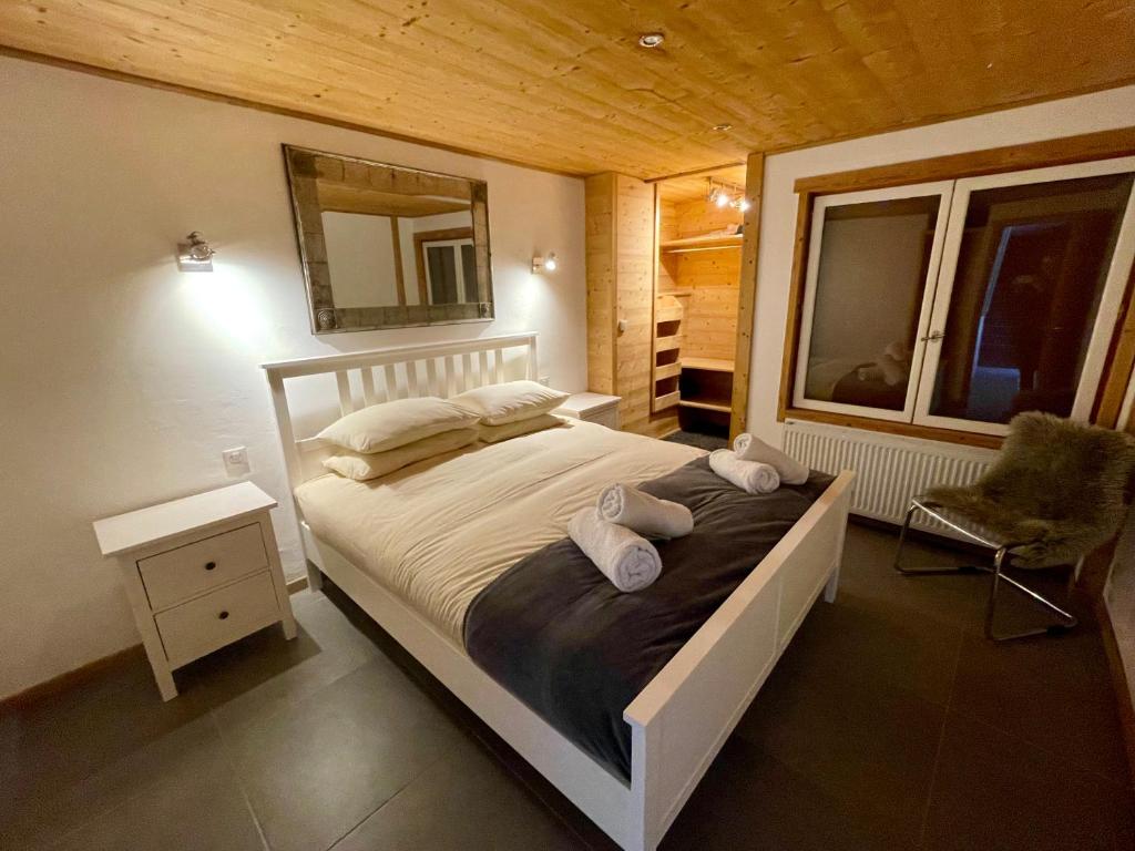 Ski in Ski out Spacious Stylish Apartment for 8 in the heart of Lavachet appartement pied des pistes 6