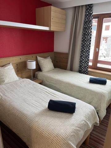 Ski in ski out 1 bed La Tania appartement pied des pistes 1