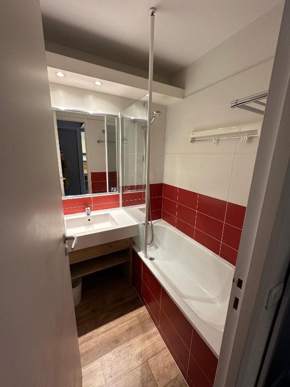 Ski in ski out 1 bed La Tania appartement pied des pistes 2