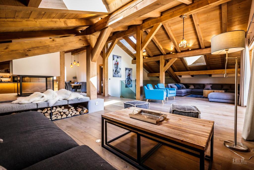Ski in ski out Le Moulin charming duplex just 50 m from Princesse gondola Megeve appartement pied des pistes 1