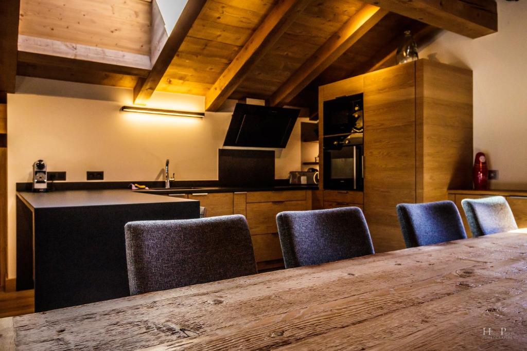 Ski in ski out Le Moulin charming duplex just 50 m from Princesse gondola Megeve appartement pied des pistes 10