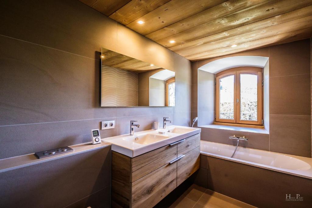 Ski in ski out Le Moulin charming duplex just 50 m from Princesse gondola Megeve appartement pied des pistes 7