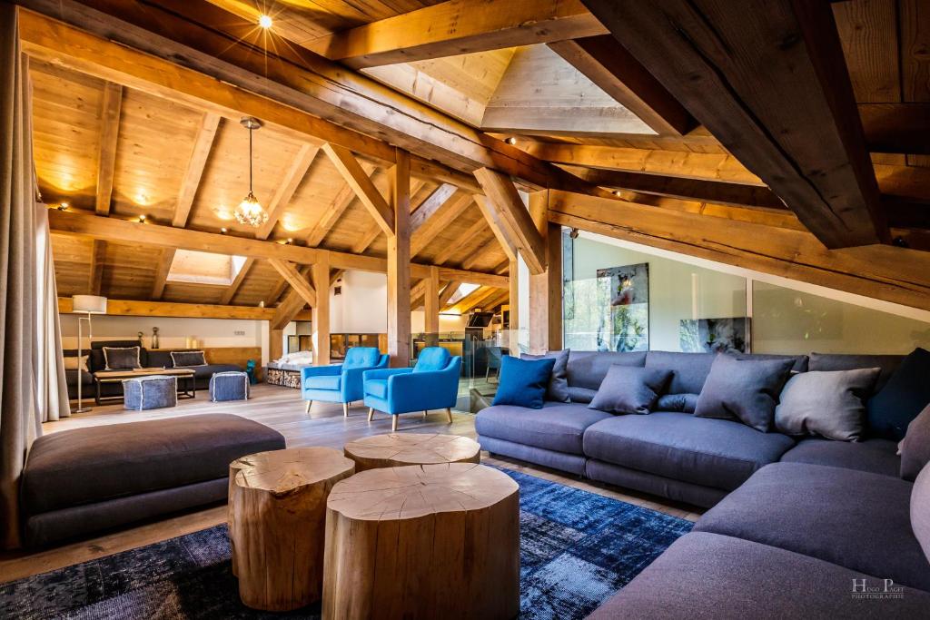 Ski in ski out Le Moulin charming duplex just 50 m from Princesse gondola Megeve appartement pied des pistes
