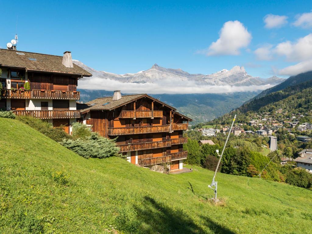 Ski inski out pool great for summer and winter appartement pied des pistes
