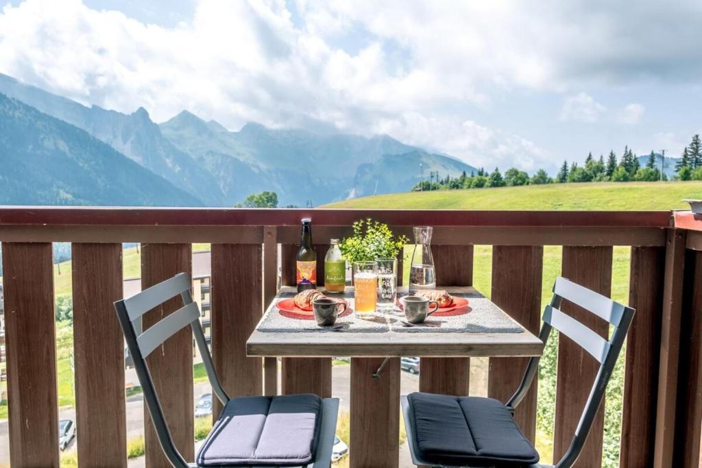 SlowChalet MontBlanc Duplex Mountain View Balcony Elevator Free Parking Calm appartement pied des pistes 1