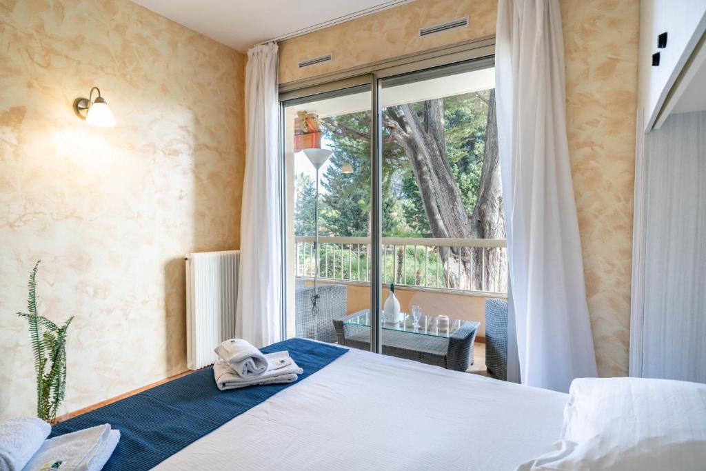 Spacious apartment at a 5 min walk from the beach appartement pied des pistes 1