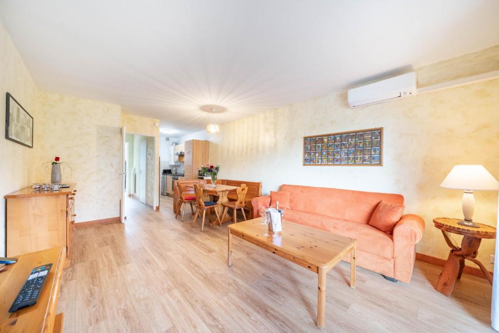 Spacious apartment at a 5 min walk from the beach appartement pied des pistes 10
