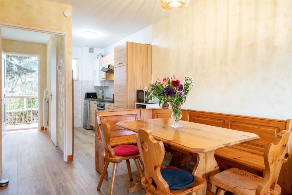 Spacious apartment at a 5 min walk from the beach appartement pied des pistes 11