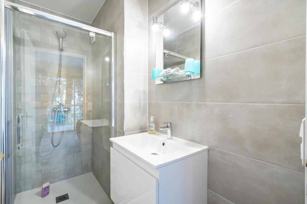 Spacious apartment at a 5 min walk from the beach appartement pied des pistes 14