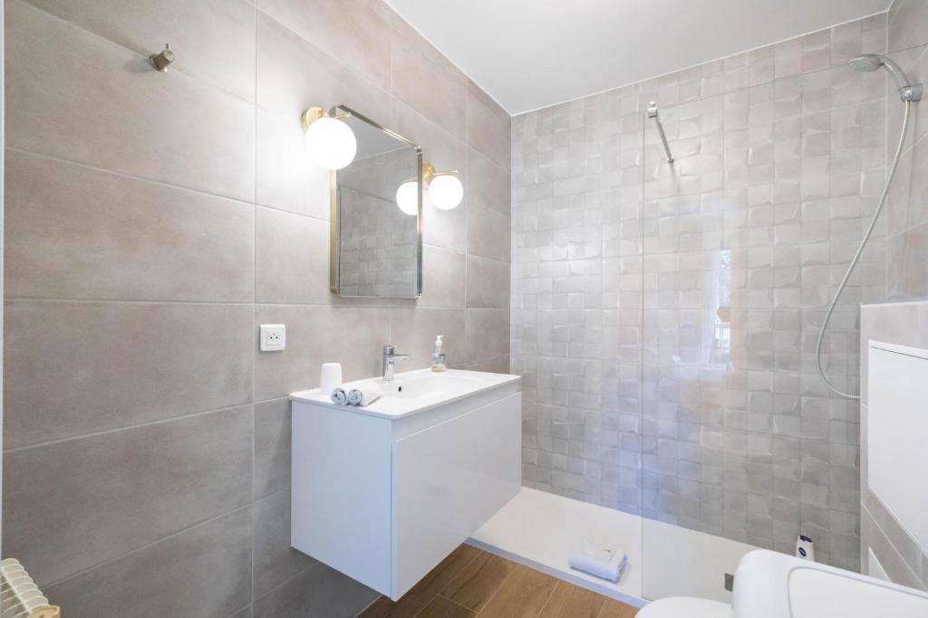 Spacious apartment at a 5 min walk from the beach appartement pied des pistes 2