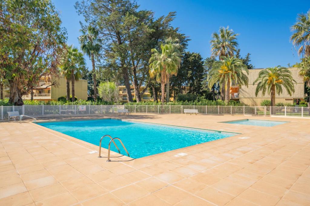 Spacious apartment at a 5 min walk from the beach appartement pied des pistes 3