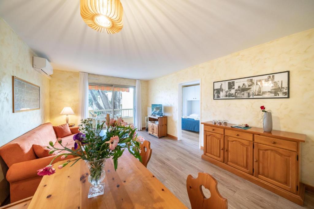 Spacious apartment at a 5 min walk from the beach appartement pied des pistes 5