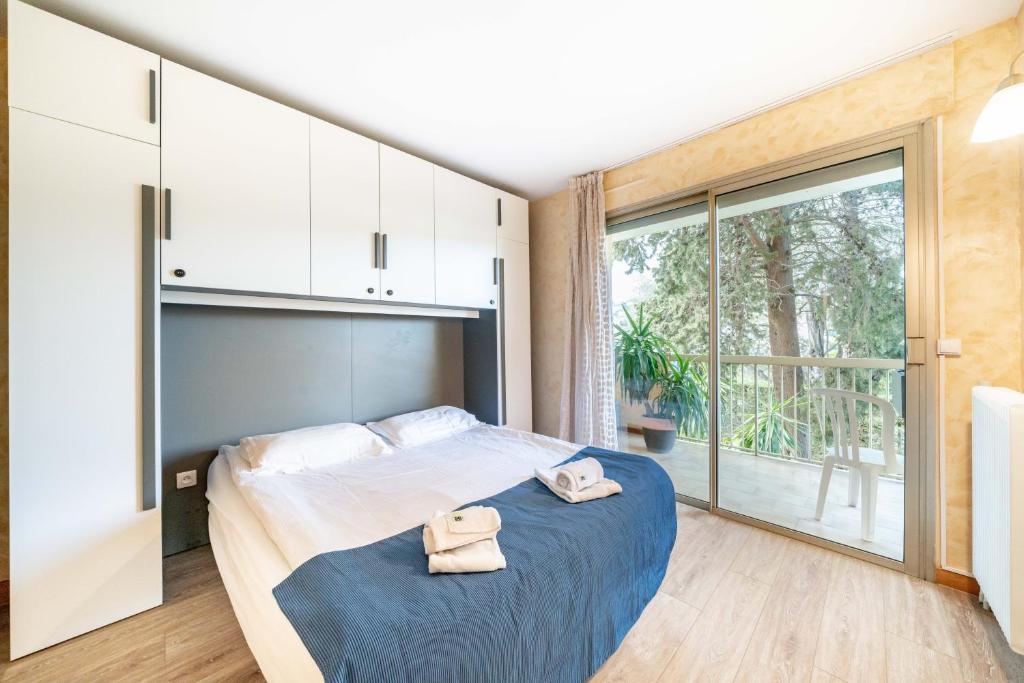 Spacious apartment at a 5 min walk from the beach appartement pied des pistes 6