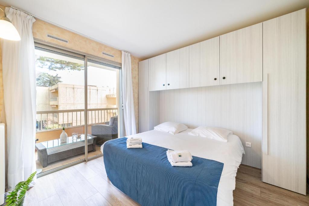 Spacious apartment at a 5 min walk from the beach appartement pied des pistes 9