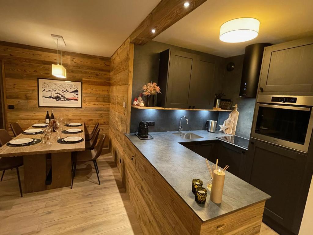 Spacious ski in ski out apartment 4 6 pax 161 Sources de Marie Arc 1950 appartement pied des pistes 12