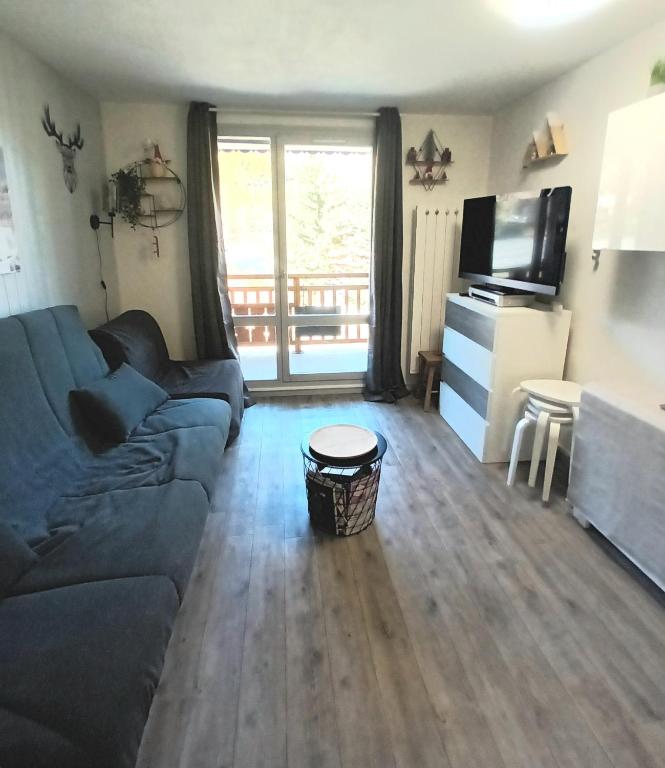 Studio 2 alpes pied piste petite aiguille menage inclus balcon parking appartement pied des pistes 12
