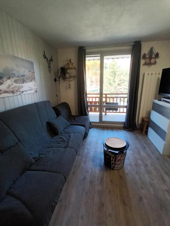 Studio 2 alpes pied piste petite aiguille menage inclus balcon parking appartement pied des pistes 13