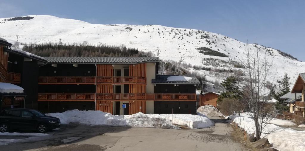 Studio 2 alpes pied piste petite aiguille menage inclus balcon parking appartement pied des pistes 5