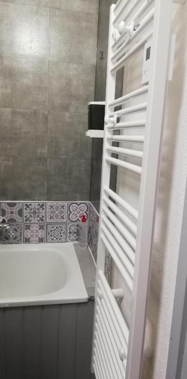 Studio 2 alpes pied piste petite aiguille menage inclus balcon parking appartement pied des pistes 7