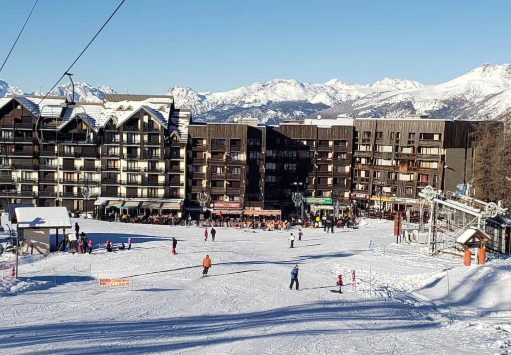 Studio 4 a 5 personnes Les balcons de Sirius RISOUL appartement pied des pistes 13